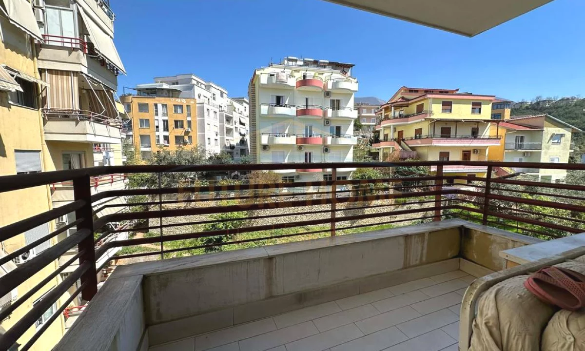 Shtepi me qera Apartament ne Tirane, 1+1, Mobilimi E mobiluar, Pagesa 380  Euro.