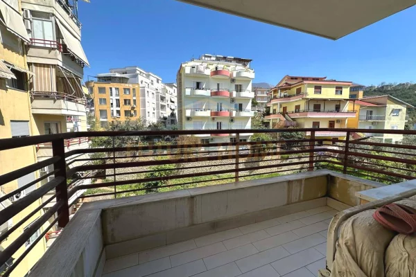 Shtepi me qera 1+1 ne Tirane - 380 Euro