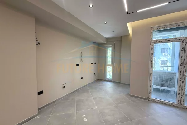 Qera, Apartament 2+1+2, Rruga 5 Maji, Tirane  UNA67419 