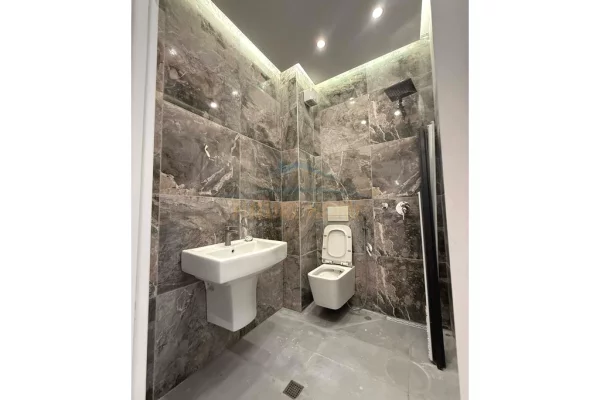 Shtepi me qera Apartament ne Tirane, 2+1, Mobilimi Bosh, pa mobiluar, Pagesa 600  Euro.