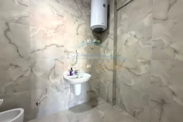 Shtepi me qera Apartament ne Tirane, 2+1, Mobilimi Pjeserisht e mobiluar, Pagesa 700  Euro.