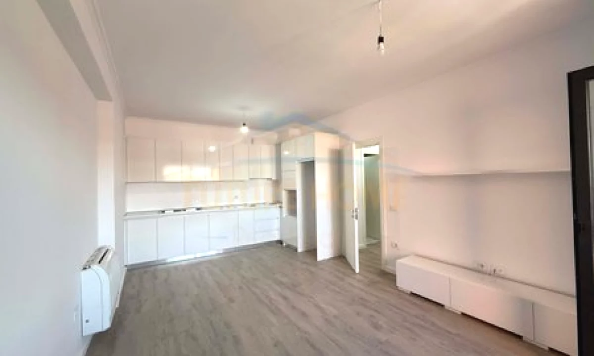 Shtepi me qera Apartament ne Tirane, 2+1, Mobilimi Pjeserisht e mobiluar, Pagesa 700  Euro.