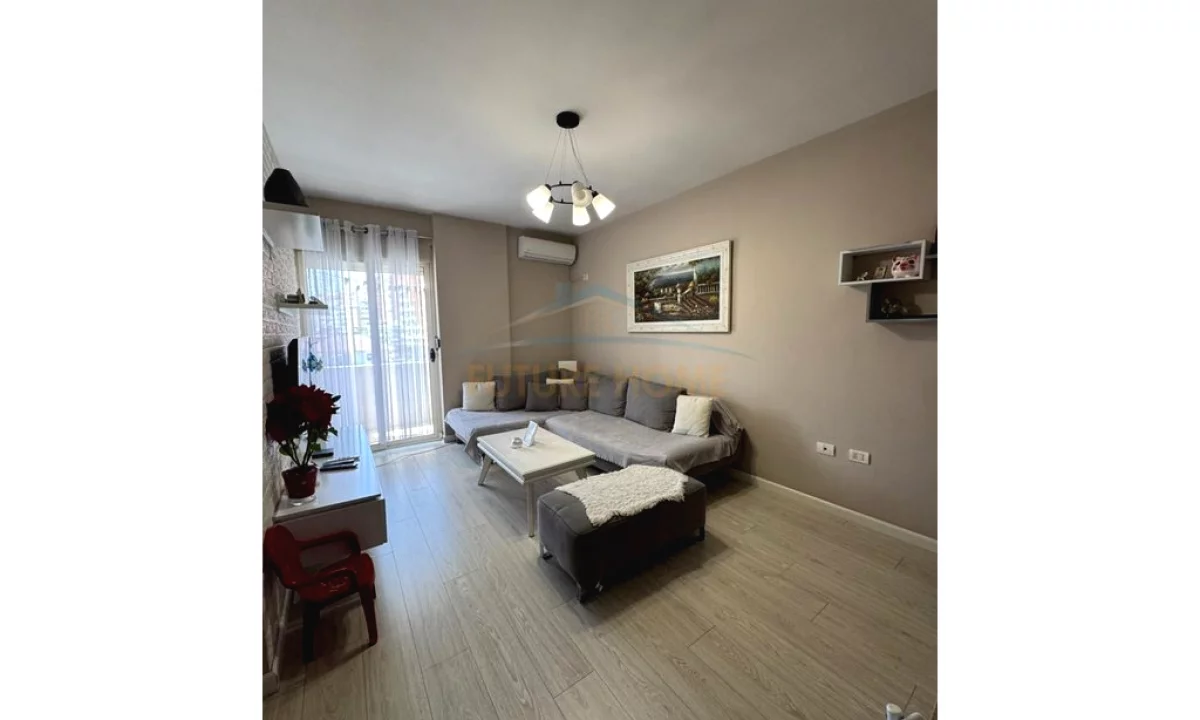 Shtepi ne shitje Apartament ne Tirane, 1+1, Mobilimi E mobiluar, Pagesa 119,000  Euro.