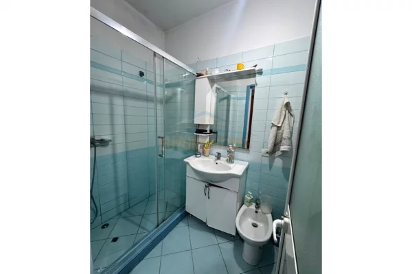 Shtepi ne shitje Apartament ne Tirane, 1+1, Mobilimi E mobiluar, Pagesa 119,000  Euro.