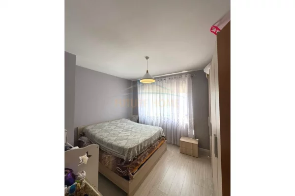 Shtepi ne shitje Apartament ne Tirane, 1+1, Mobilimi E mobiluar, Pagesa 119,000  Euro.