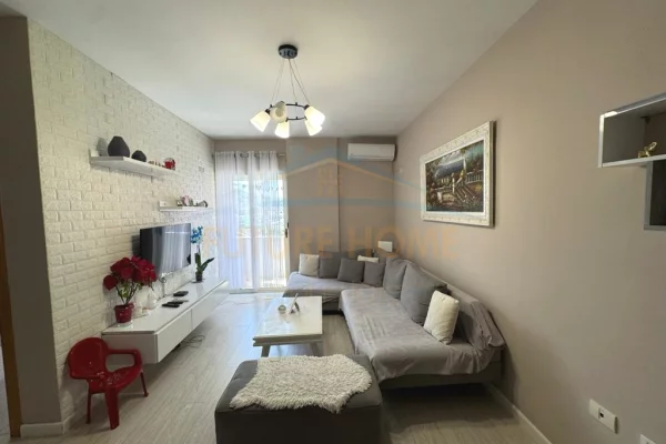 Shtepi ne shitje Apartament ne Tirane, 1+1, Mobilimi E mobiluar, Pagesa 119,000  Euro.