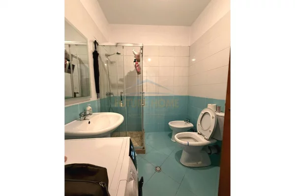 Shtepi ne shitje Apartament ne Tirane, 2+1, Mobilimi E mobiluar, Pagesa 187,000  Euro.
