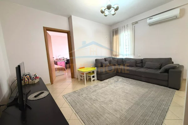 Shtepi ne shitje Apartament ne Tirane, 2+1, Mobilimi E mobiluar, Pagesa 187,000  Euro.