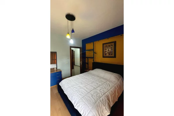 Shtepi me qera Apartament ne Tirane, 2+1, Mobilimi E mobiluar, Pagesa 1,200  Euro.