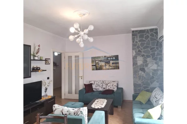 Shtepi me qera 2+1 ne Tirane - 420 Euro