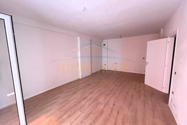 Shtepi ne shitje Apartament ne Tirane, 1+1, Mobilimi E mobiluar, Pagesa 105,000  Euro.