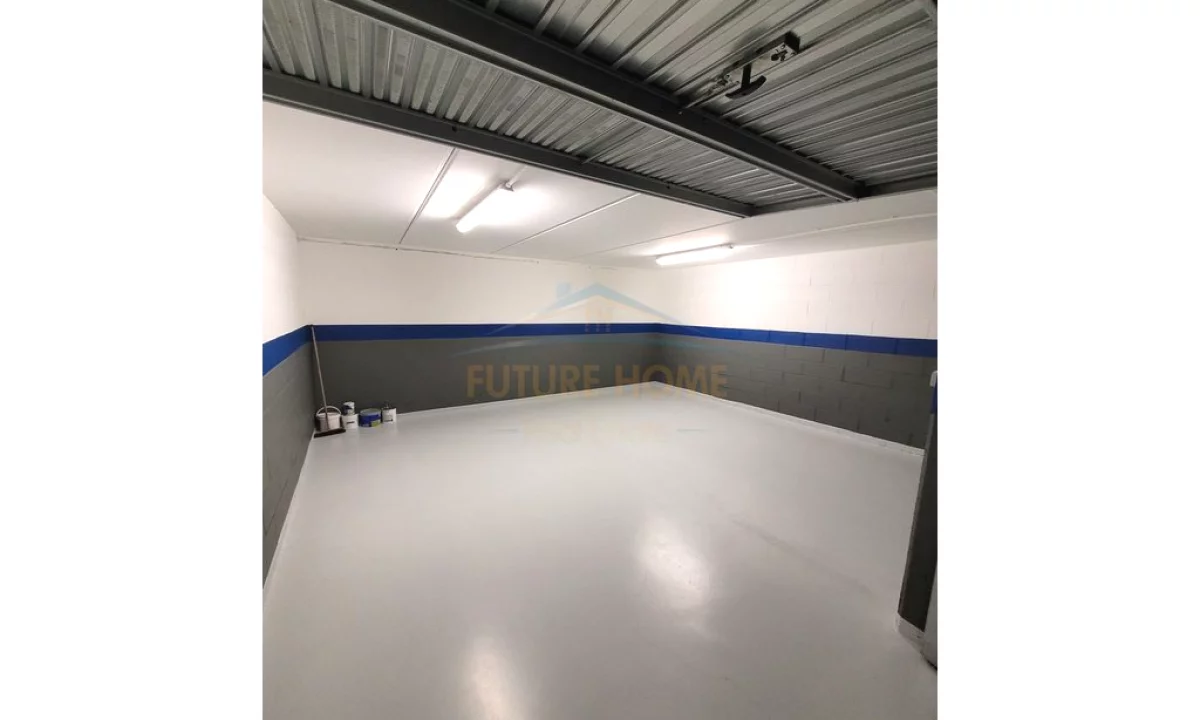 Shitet, Garazh, Unaza e Re UNA67743