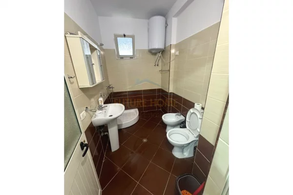 Shtepi me qera Apartament ne Tirane, 2+1, Mobilimi E mobiluar, Pagesa 450  Euro.