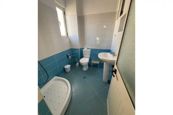 Shtepi me qera Apartament ne Tirane, 2+1, Mobilimi E mobiluar, Pagesa 450  Euro.