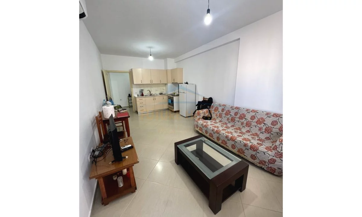 Shtepi me qera Apartament ne Tirane, 2+1, Mobilimi E mobiluar, Pagesa 450  Euro.