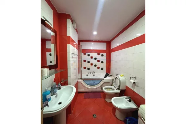 Shtepi me qera Apartament ne Tirane, 2+1, Mobilimi E mobiluar, Pagesa 550  Euro.