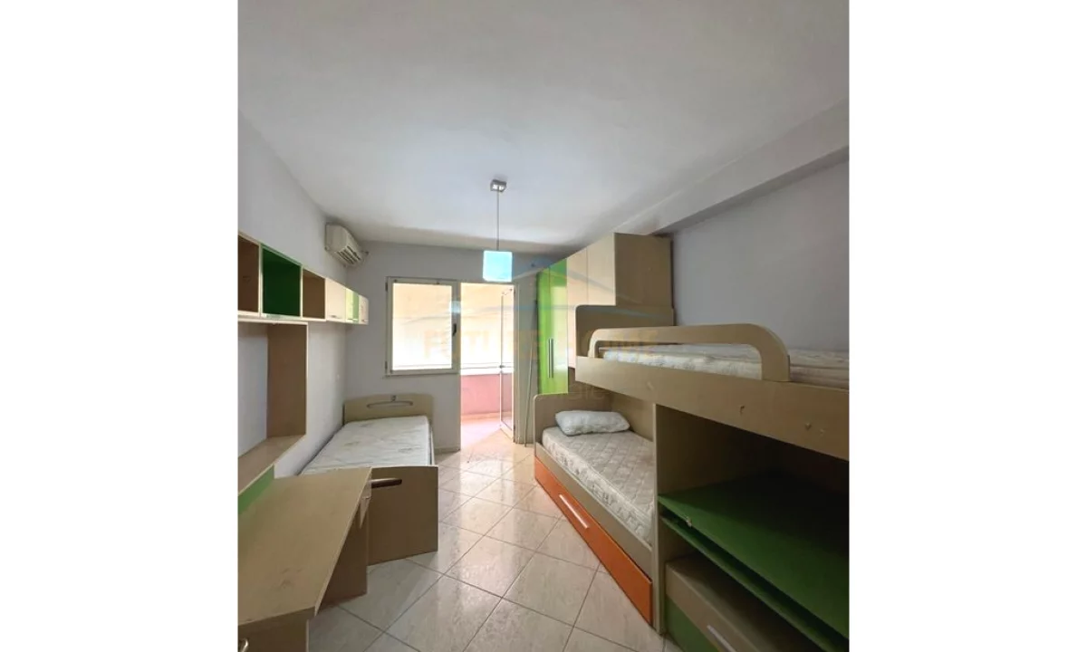 Shtepi me qera Apartament ne Tirane, 2+1, Mobilimi E mobiluar, Pagesa 550  Euro.