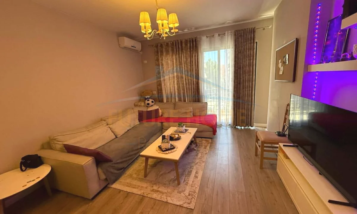 Shtepi me qera Apartament ne Tirane, 2+1, Mobilimi E mobiluar, Pagesa 500  Euro.