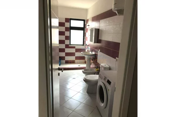 Shtepi me qera Apartament ne Tirane, 2+1, Mobilimi E mobiluar, Pagesa 500  Euro.