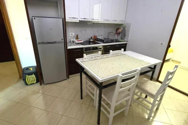 Shtepi me qera Apartament ne Tirane, 2+1, Mobilimi E mobiluar, Pagesa 500  Euro.