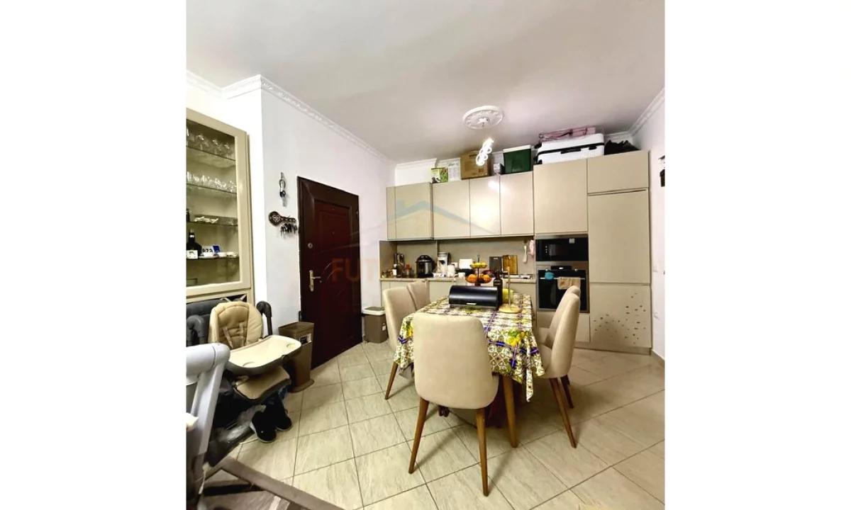 Shtepi ne shitje Apartament ne Tirane, 1+1, Mobilimi E mobiluar, Pagesa 95,000  Euro.
