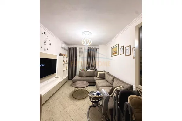 Shtepi ne shitje Apartament ne Tirane, 1+1, Mobilimi E mobiluar, Pagesa 95,000  Euro.