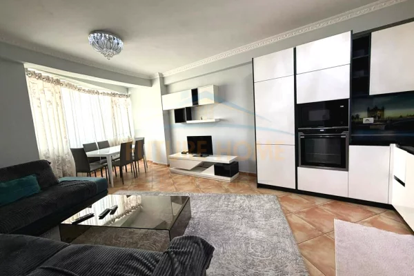 Shtepi me qera Apartament ne Tirane, 2+1, Mobilimi E mobiluar, Pagesa 450  Euro.