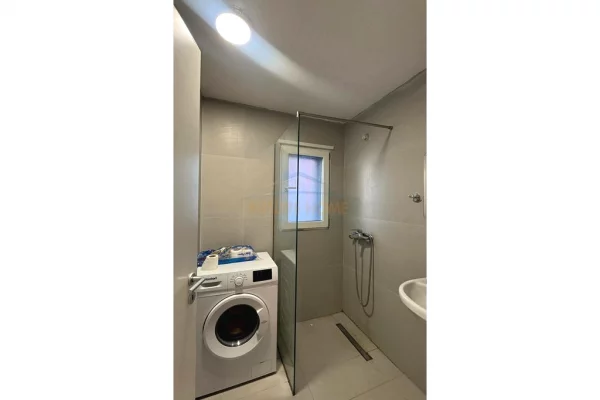 Shtepi me qera Apartament ne Tirane, 2+1, Mobilimi E mobiluar, Pagesa 650  Euro.
