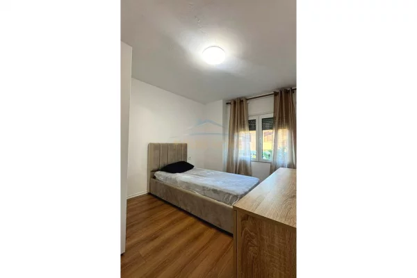 Shtepi me qera Apartament ne Tirane, 2+1, Mobilimi E mobiluar, Pagesa 650  Euro.