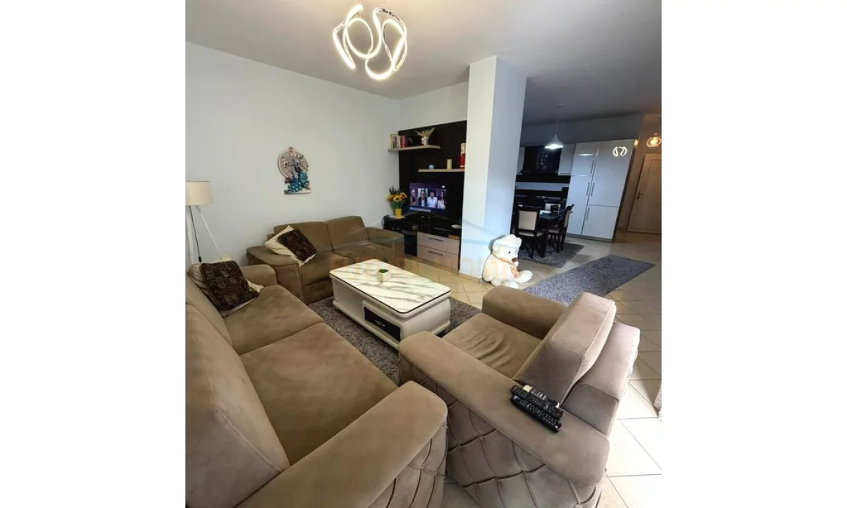 Shtepi ne shitje Apartament ne Tirane, 2+1, Mobilimi E mobiluar, Pagesa 185,000  Euro.
