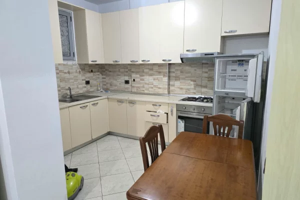 Shtepi me qera Apartament ne Tirane, 1+1, Mobilimi E mobiluar, Pagesa 360  Euro.