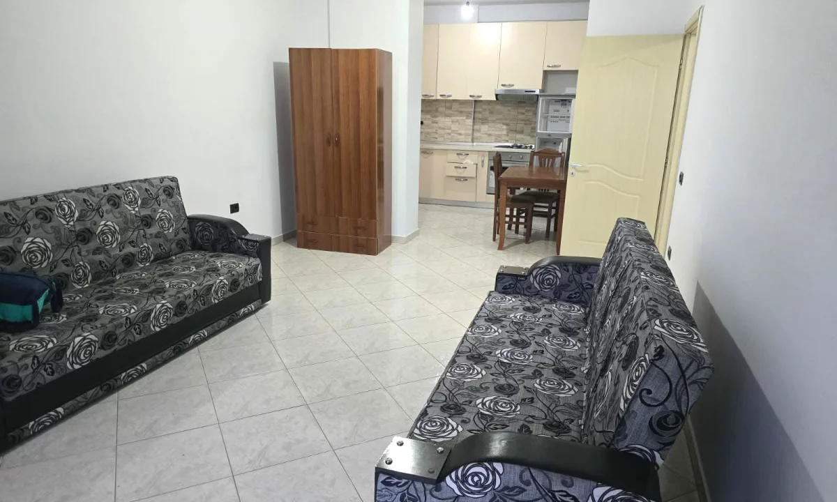 Shtepi me qera Apartament ne Tirane, 1+1, Mobilimi E mobiluar, Pagesa 360  Euro.