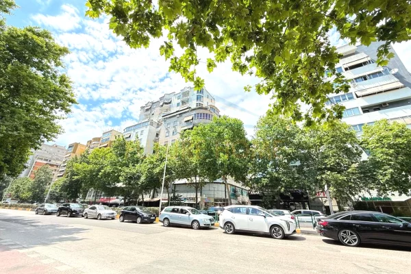 Business Property for Rent 1+1 in Tirana - 2,500 Euro