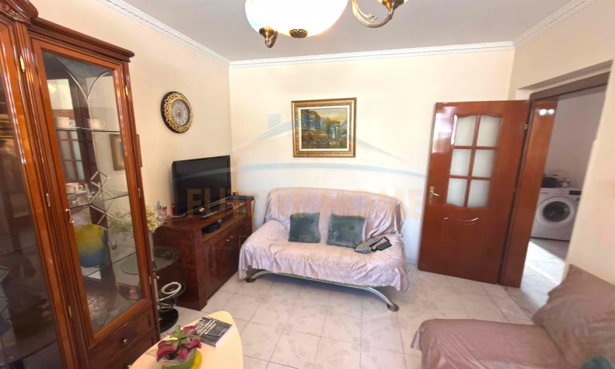 Shtepi me qera Apartament ne Tirane, 2+1, Mobilimi E mobiluar, Pagesa 500  Euro.