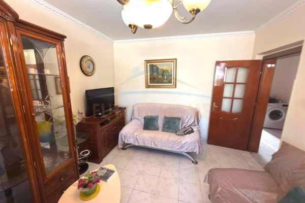 Shtepi me qera 2+1 ne Tirane - 500 Euro