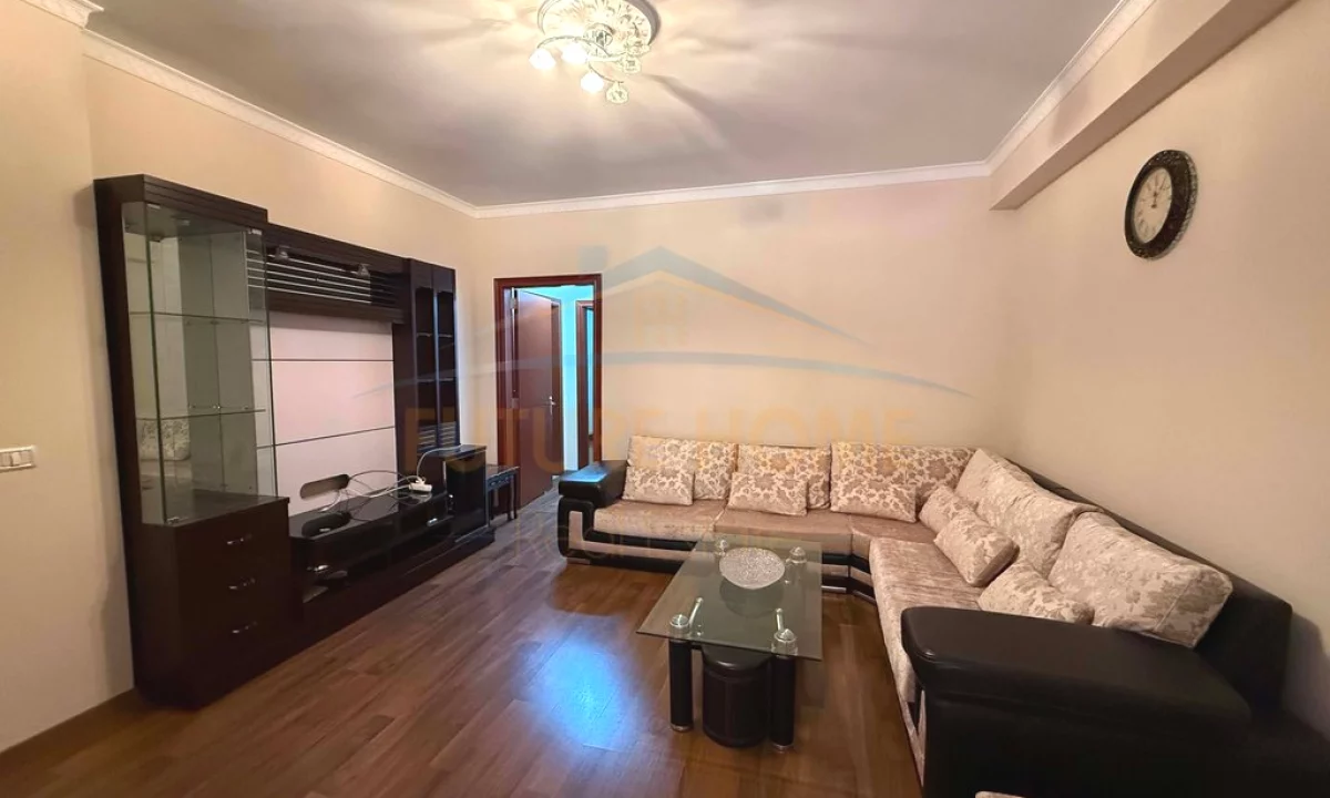 Shtepi me qera Apartament ne Tirane, 2+1, Mobilimi E mobiluar, Pagesa 550  Euro.