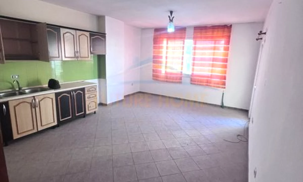 Shtepi ne shitje Apartament ne Tirane, 2+1, Mobilimi E mobiluar, Pagesa 149,350  Euro.