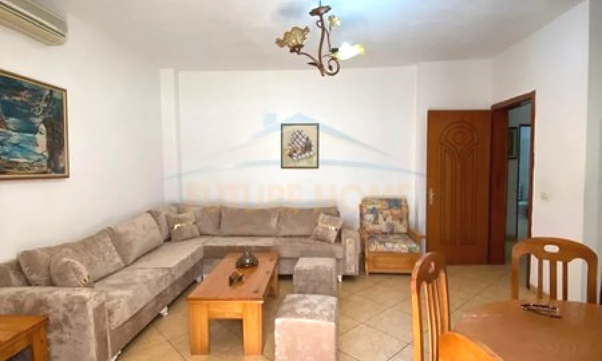 Shtepi me qera Apartament ne Tirane, 2+1, Mobilimi E mobiluar, Pagesa 500  Euro.