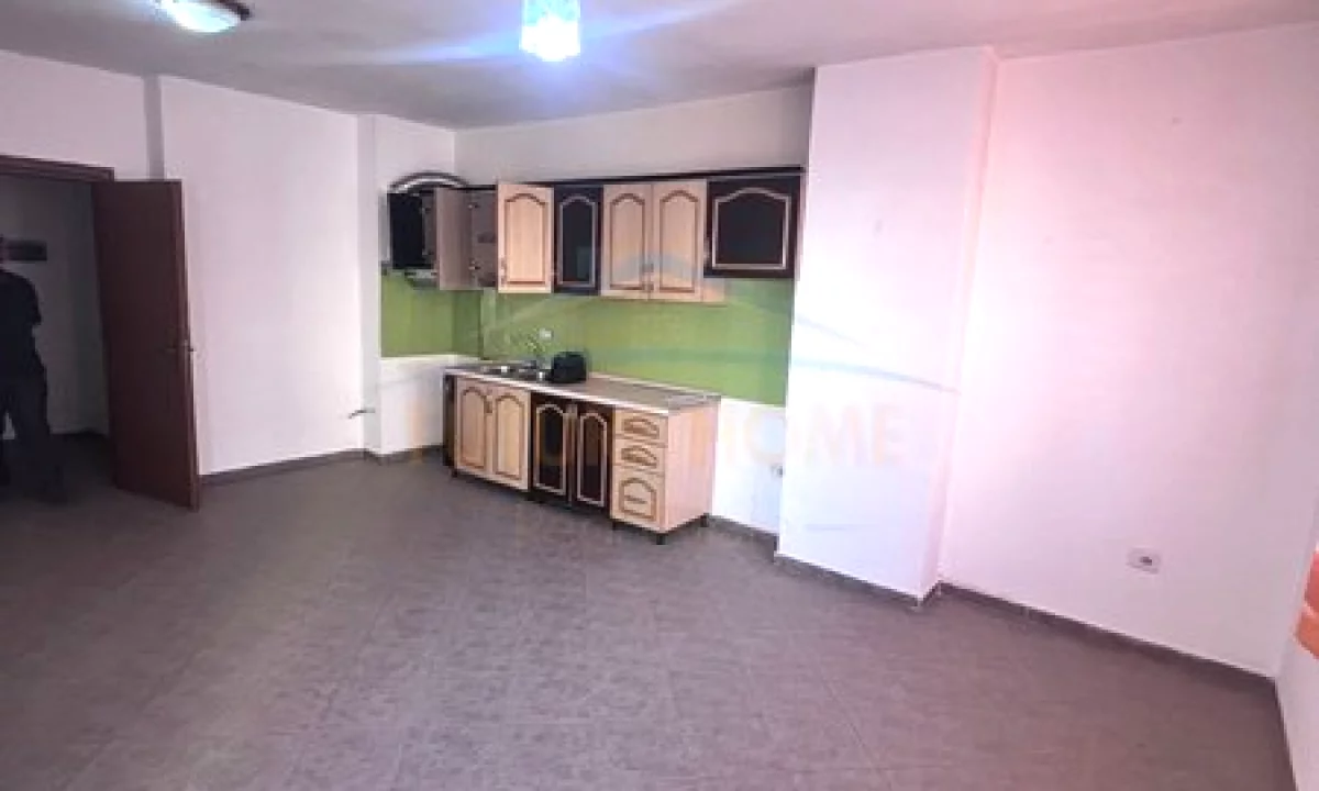 Shtepi ne shitje Apartament ne Tirane, 2+1, Mobilimi E mobiluar, Pagesa 149,350  Euro.