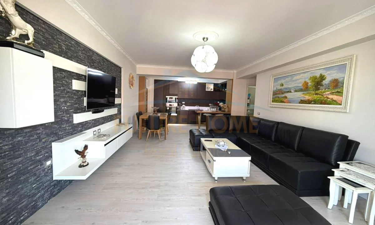 Shtepi ne shitje Apartament ne Tirane, 2+1, Mobilimi E mobiluar, Pagesa 180,000  Euro.