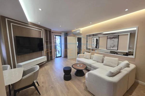 Shtepi me qera 2+1 ne Tirane - 1,200 Euro