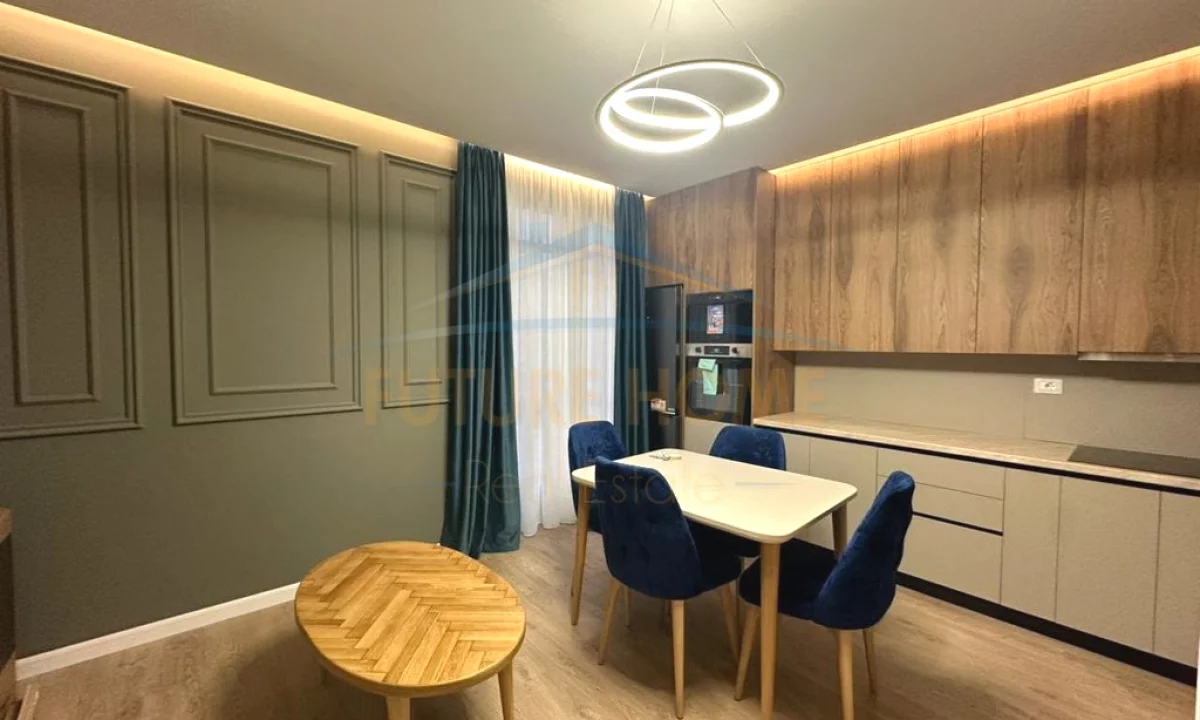 Shtepi ne shitje Apartament ne Tirane, 3+1, Mobilimi E mobiluar, Pagesa 220,000  Euro.