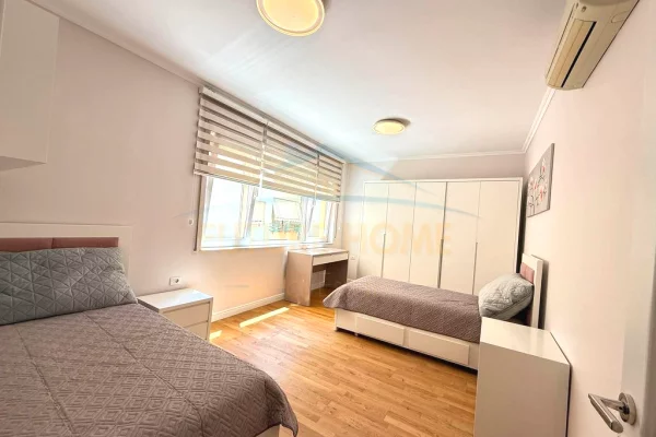 Shtepi ne shitje Apartament ne Tirane, 3+1, Mobilimi E mobiluar, Pagesa 340,000  Euro.