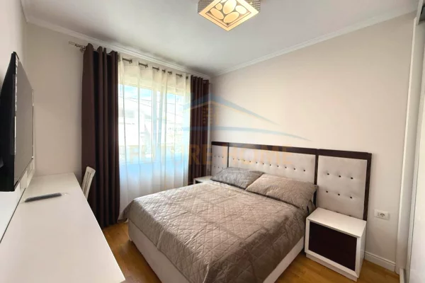 Shtepi ne shitje Apartament ne Tirane, 3+1, Mobilimi E mobiluar, Pagesa 340,000  Euro.