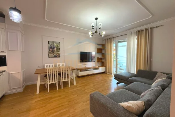 Shtepi ne shitje Apartament ne Tirane, 3+1, Mobilimi E mobiluar, Pagesa 340,000  Euro.