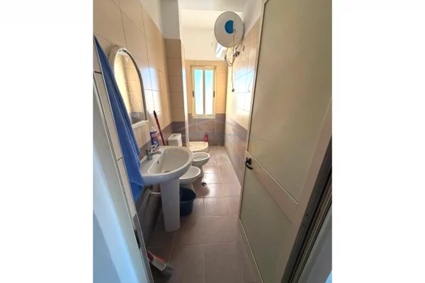 Shtepi ne shitje Apartament ne Tirane, 2+1, Mobilimi E mobiluar, Pagesa 106,500  Euro.