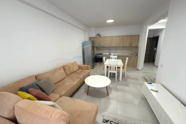 Shtepi me qera Apartament ne Tirane, 2+1, Mobilimi E mobiluar, Pagesa 600  Euro.