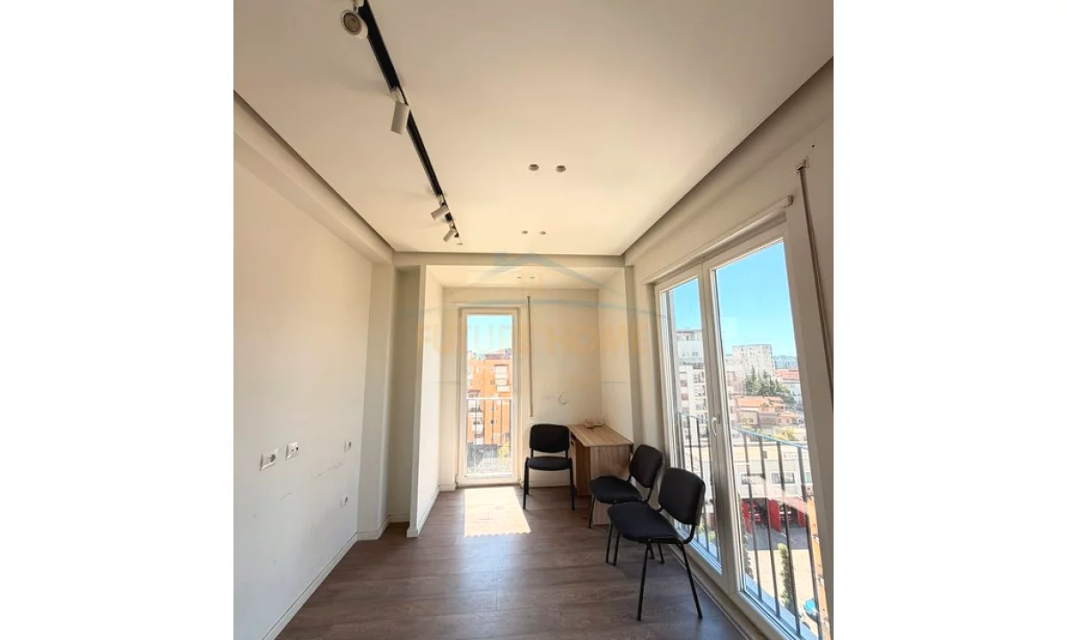 Shtepi me qera Apartament ne Tirane, 3+1, Mobilimi Bosh, pa mobiluar, Pagesa 90,000  Leke.