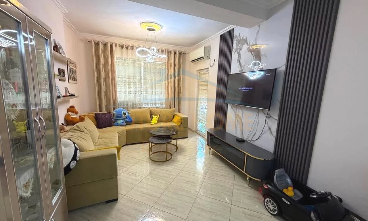 Shtepi ne shitje Apartament ne Tirane, 2+1, Mobilimi E mobiluar, Pagesa 165,000  Euro.