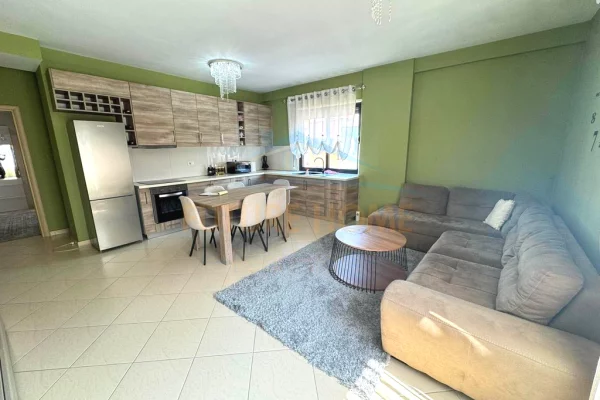 Shtepi me qera 3+1 ne Tirane - 70,000 Leke